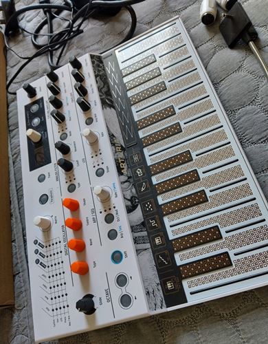 Arturia-Microfreak Vocoder Edition boxed